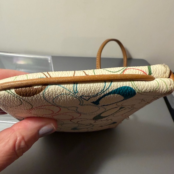 EUC Coach Chelsea Heritage Wristlet - Picture 9 of 15